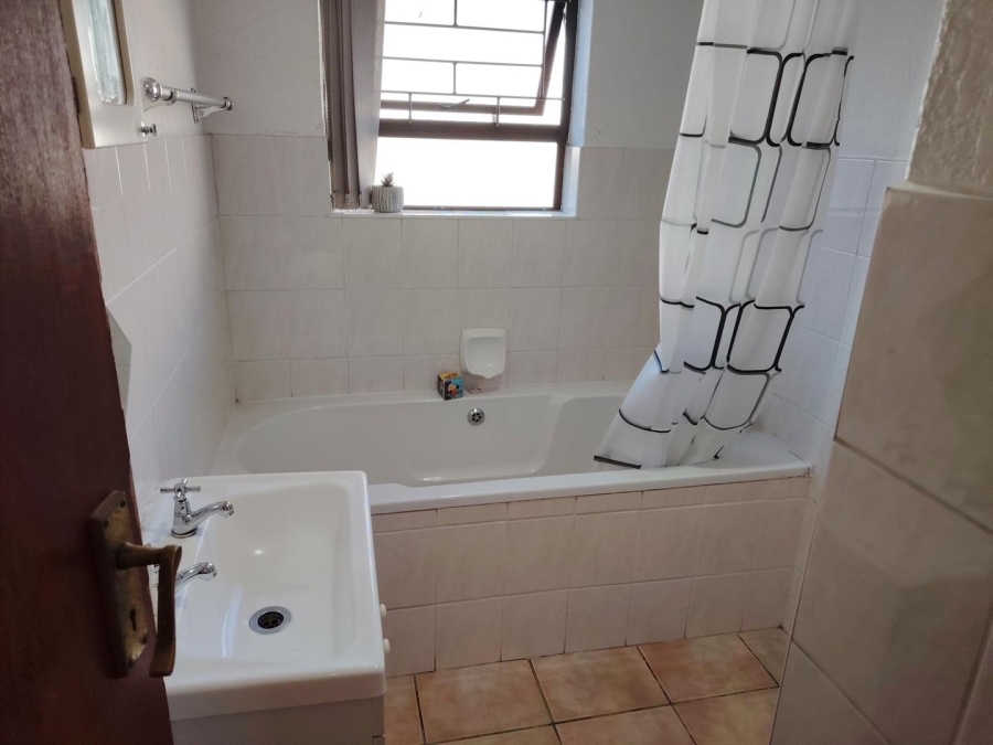 To Let 3 Bedroom Property for Rent in Protea Heights Western Cape